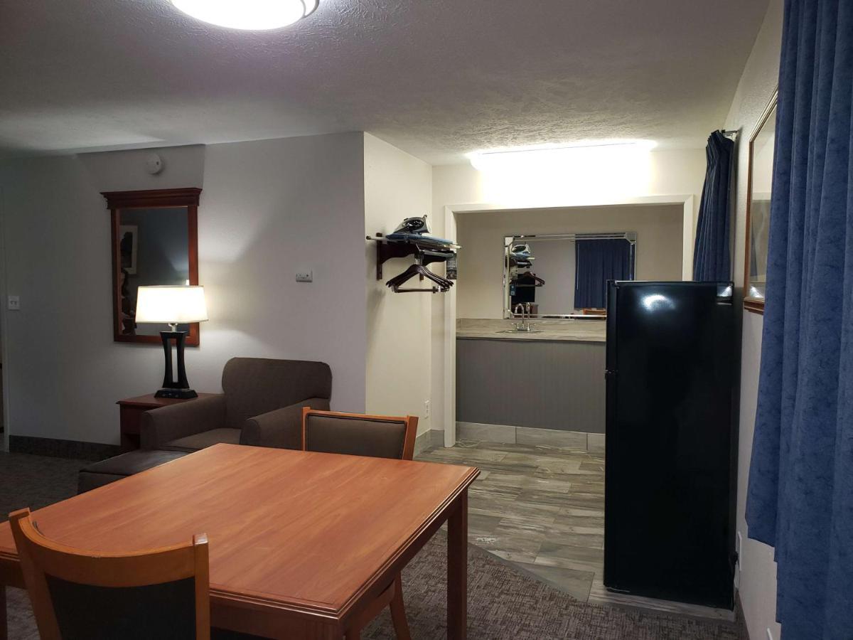 Large King Room - Non-Smoking
