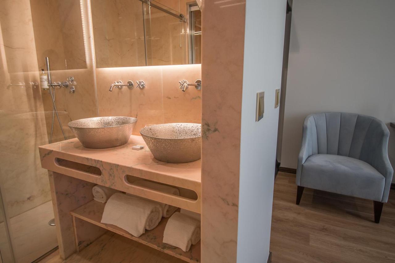 Deluxe Double Room with Square View