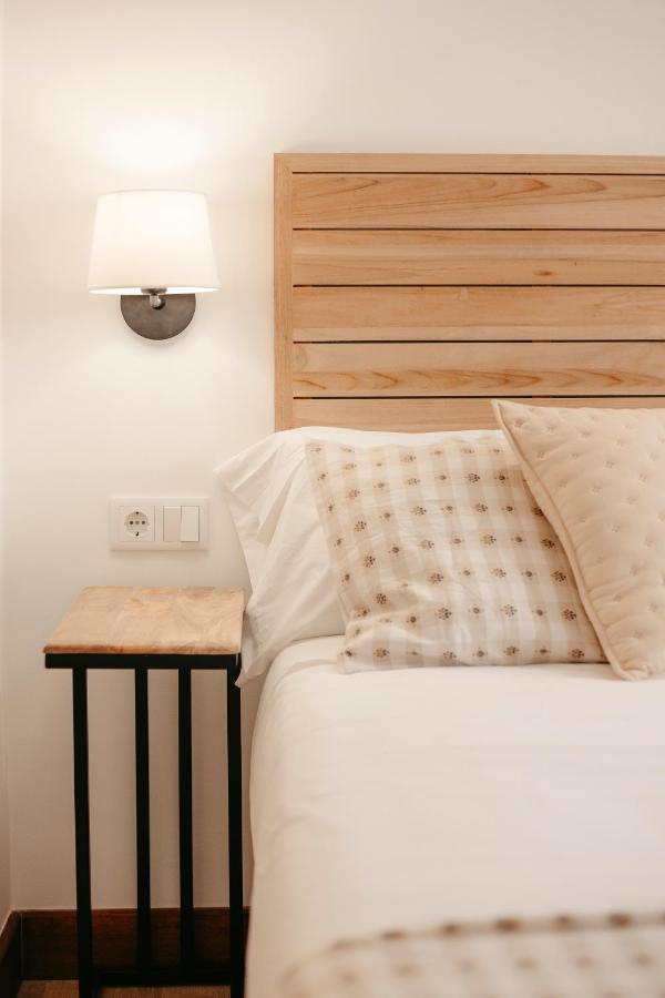Habitación Cuádruple Superior con balcón y vistas al castillo