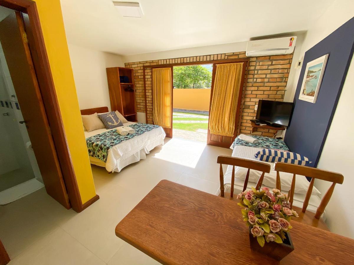 Quarto Deluxe (2 Adultos + 1 Criança)