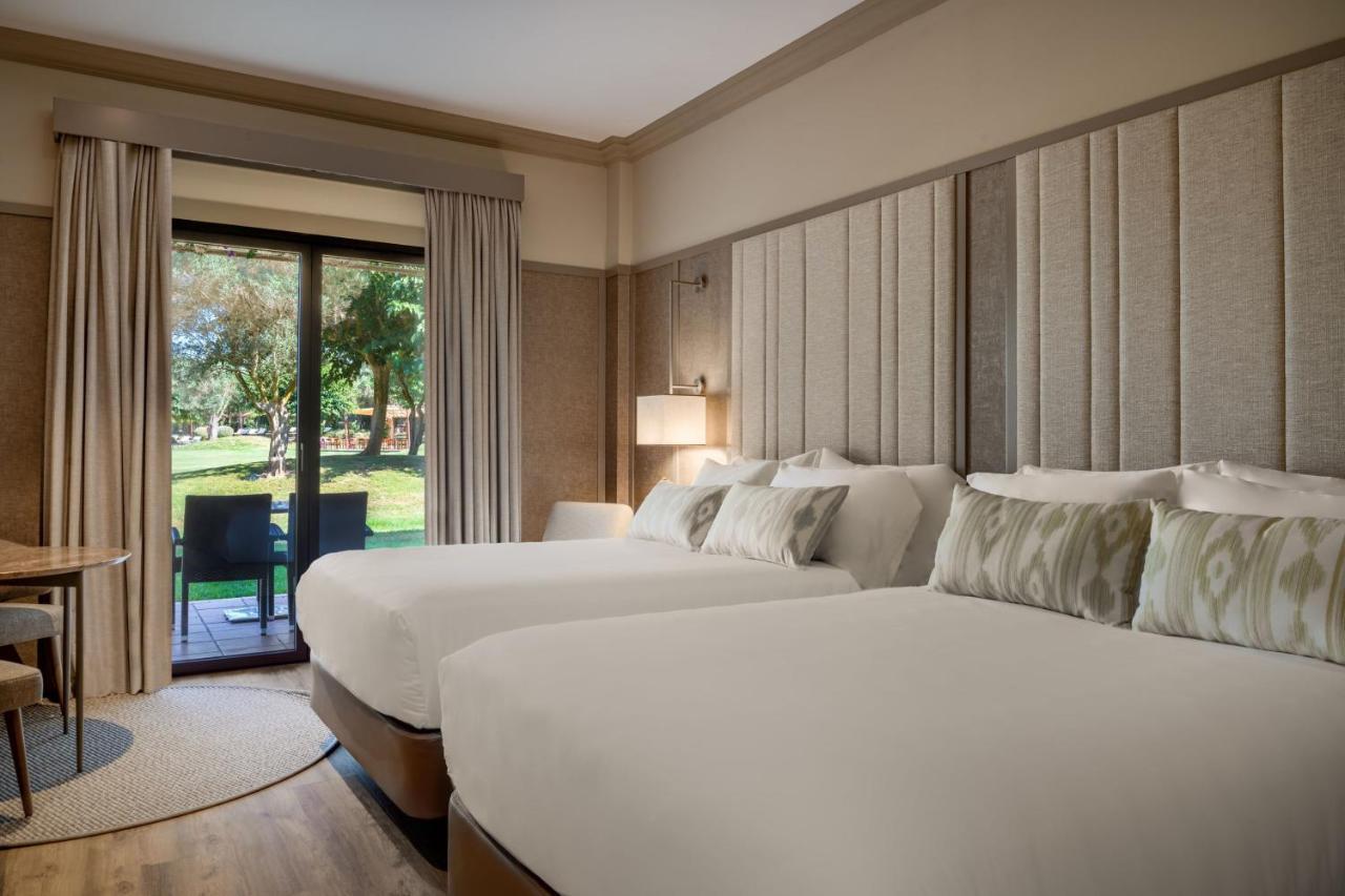 Deluxe Zimmer mit 2 Queensize-Betten, Terrasse und Gartenblick