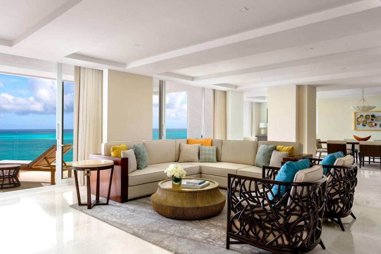 Deluxe King Room Oceanfront - Club Level