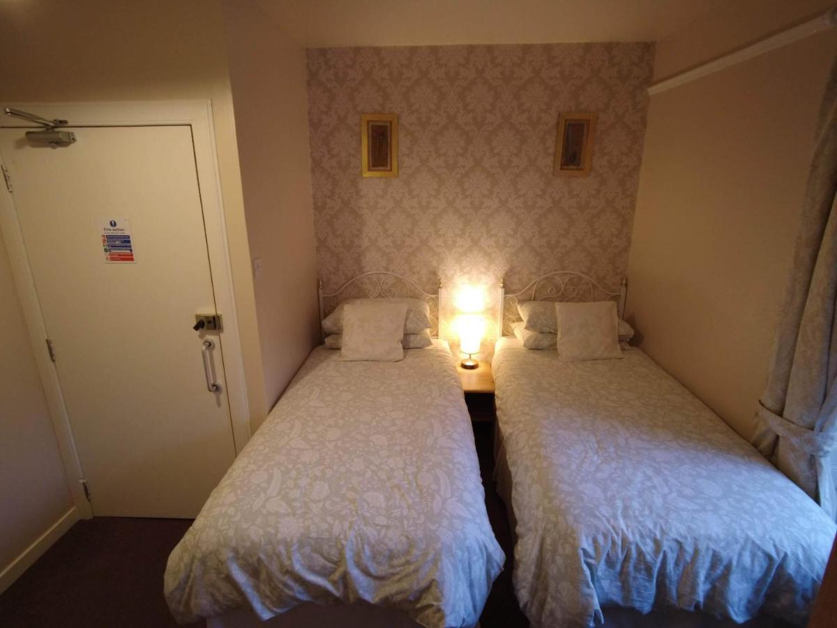Twin Room with Private Bathroom
