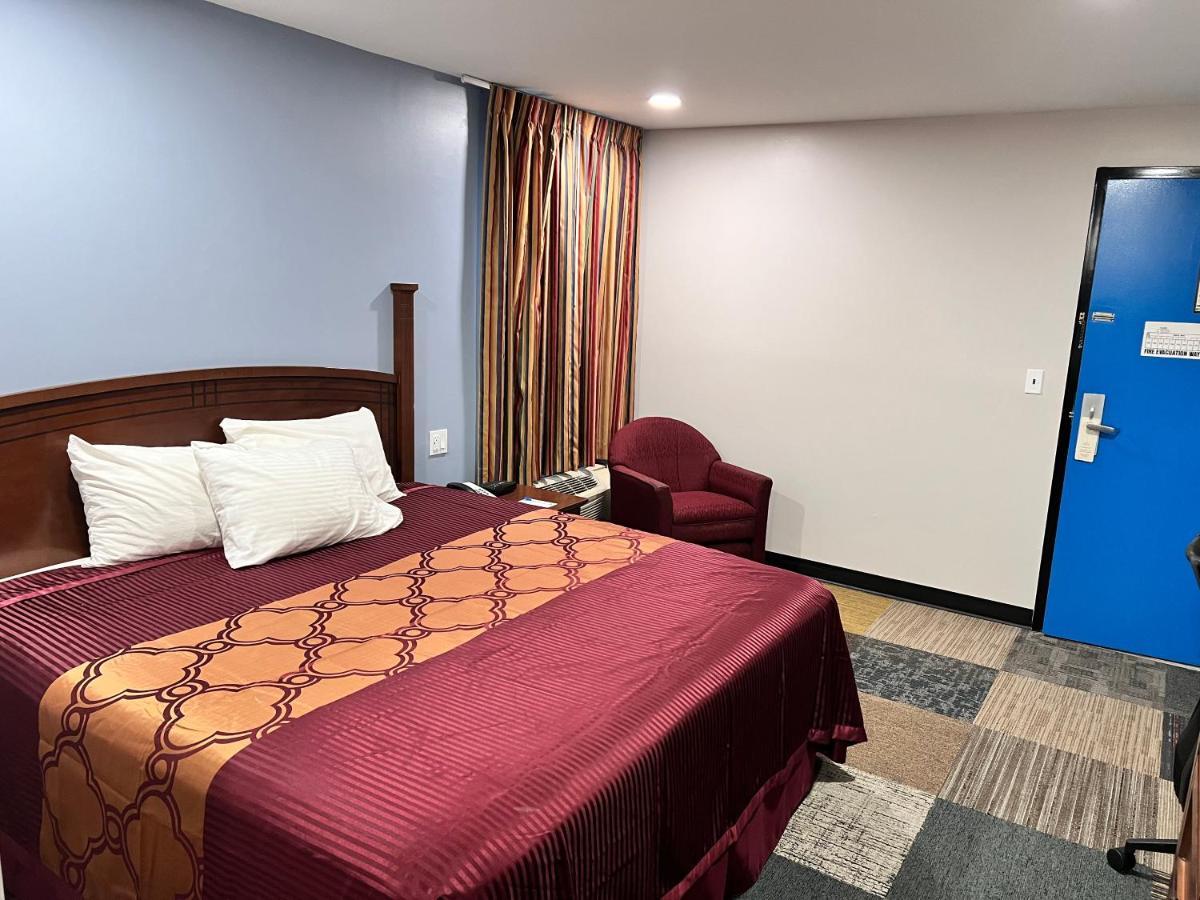 King Room with Tub - Non Smoking