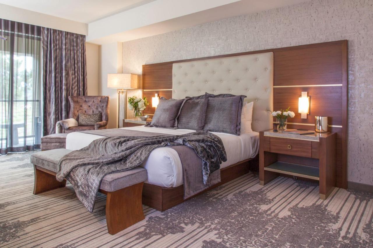 Cama extragrande deluxe con balcón