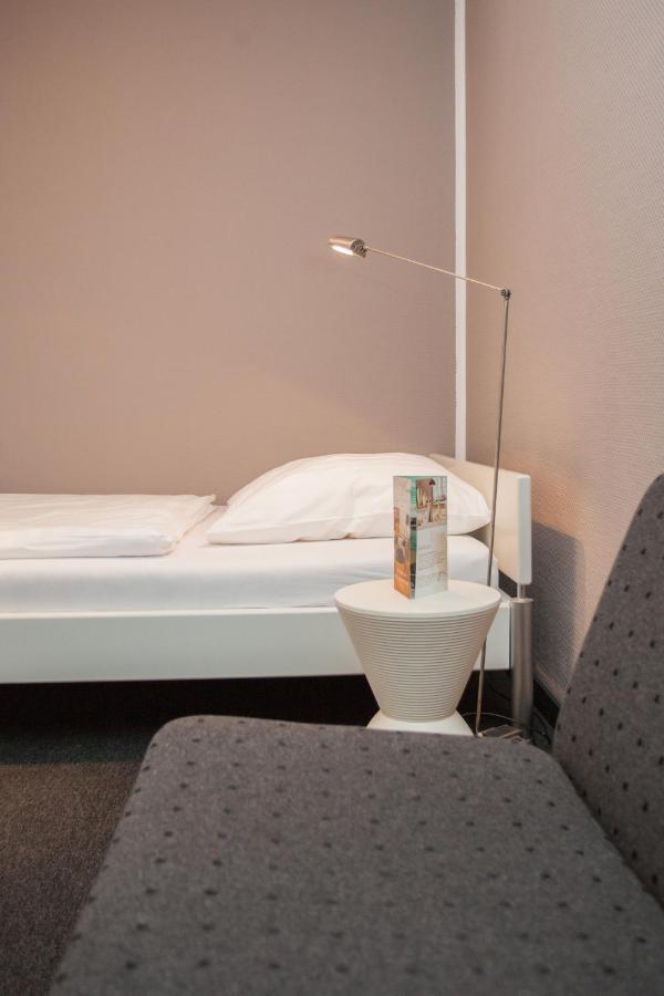 Single Room,1353336451:JPEG