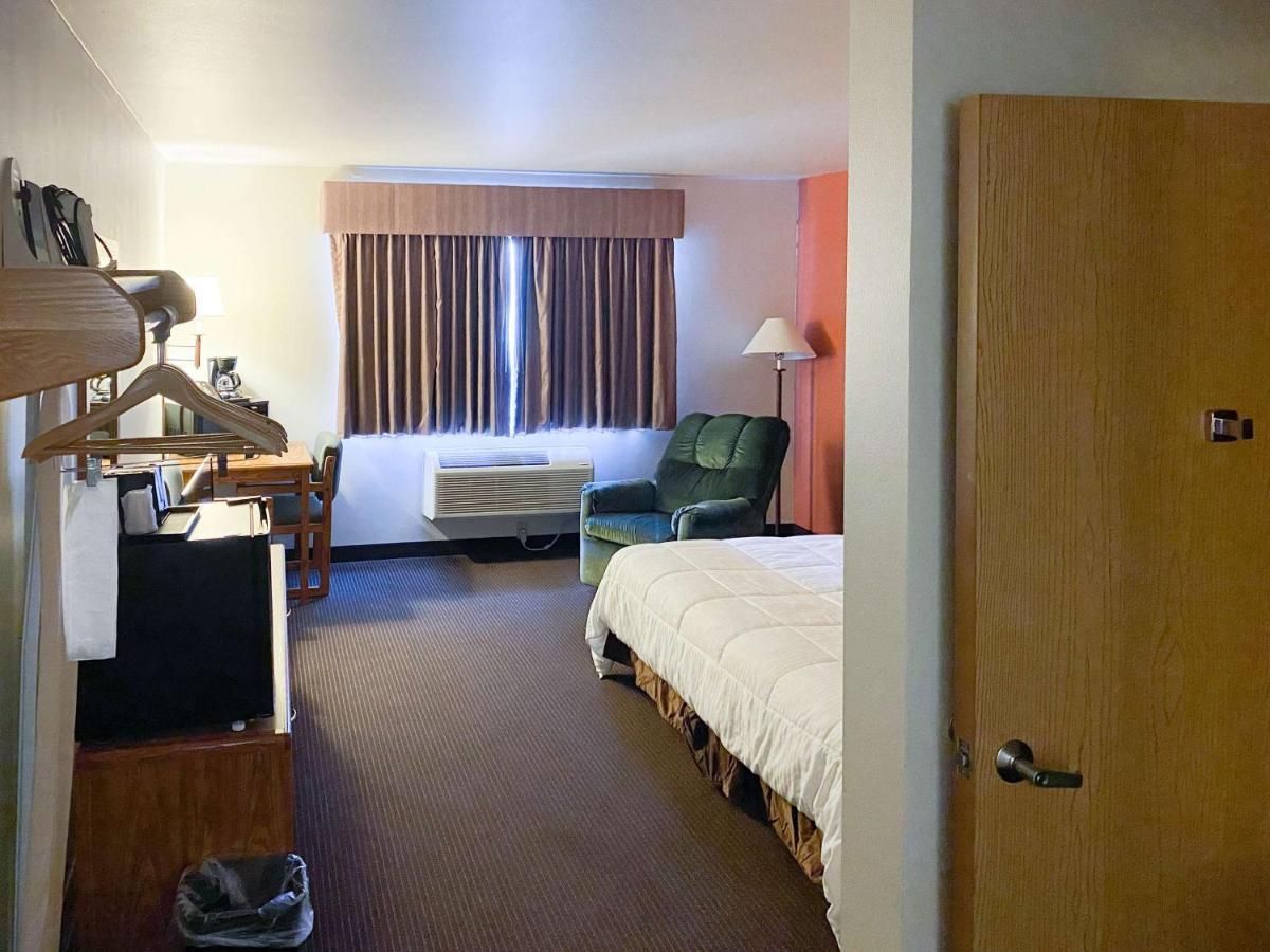 King Suite with Spa Bath - Non-Smoking