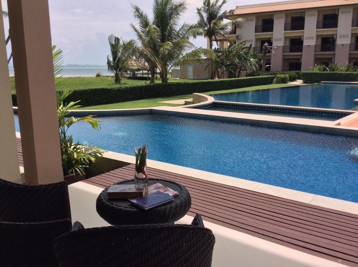 Deluxe Double or Twin Room with Pool Access,1588094490:JPEG