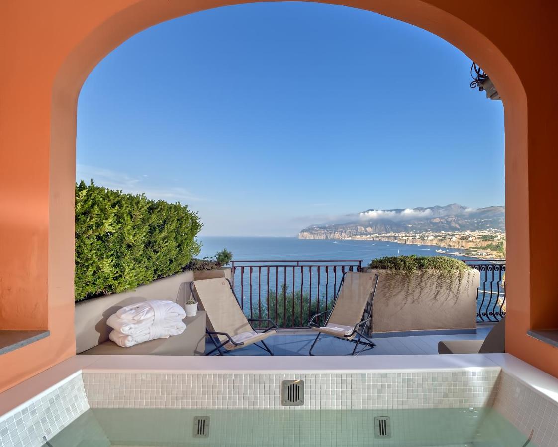 Deluxe Suite mit Terrasse und Meerblick