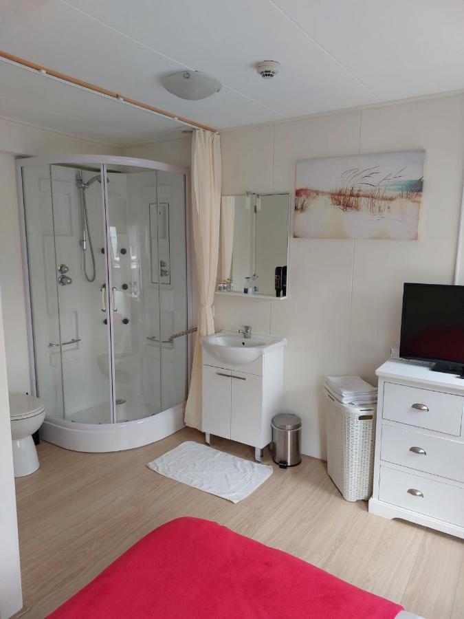 Single Room Private Bathroom