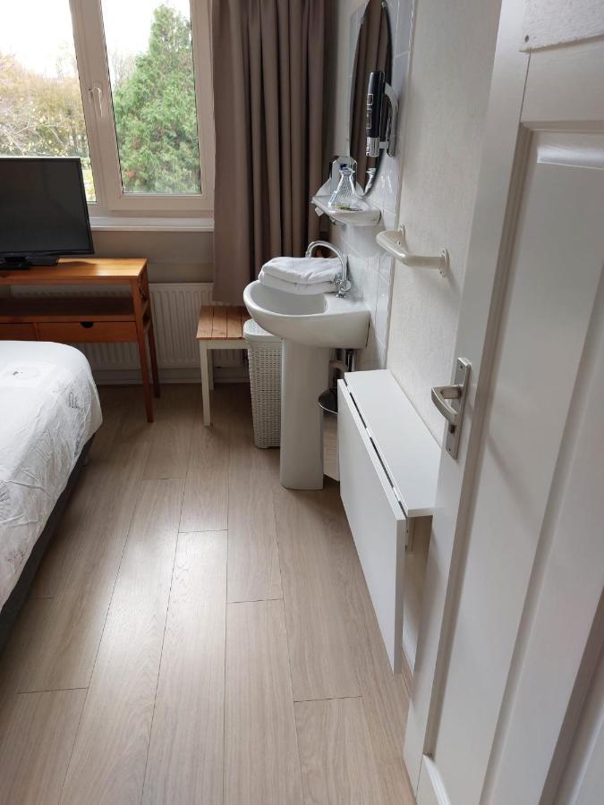 Single Room Private External Bathroom