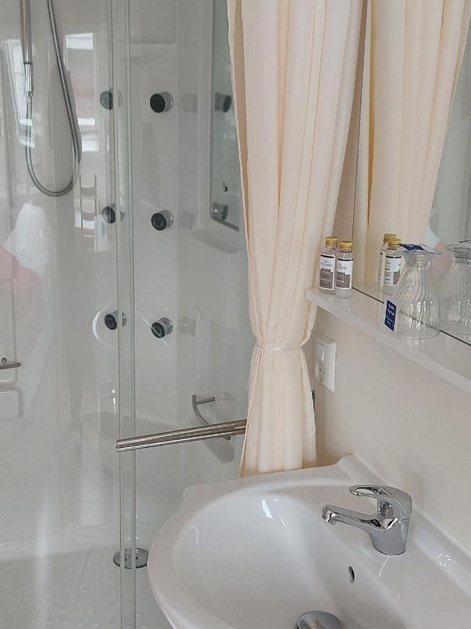 Single Room Private Bathroom