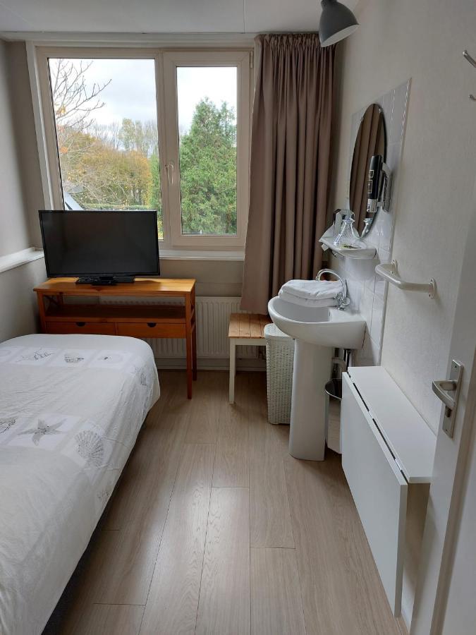 Single Room Private External Bathroom