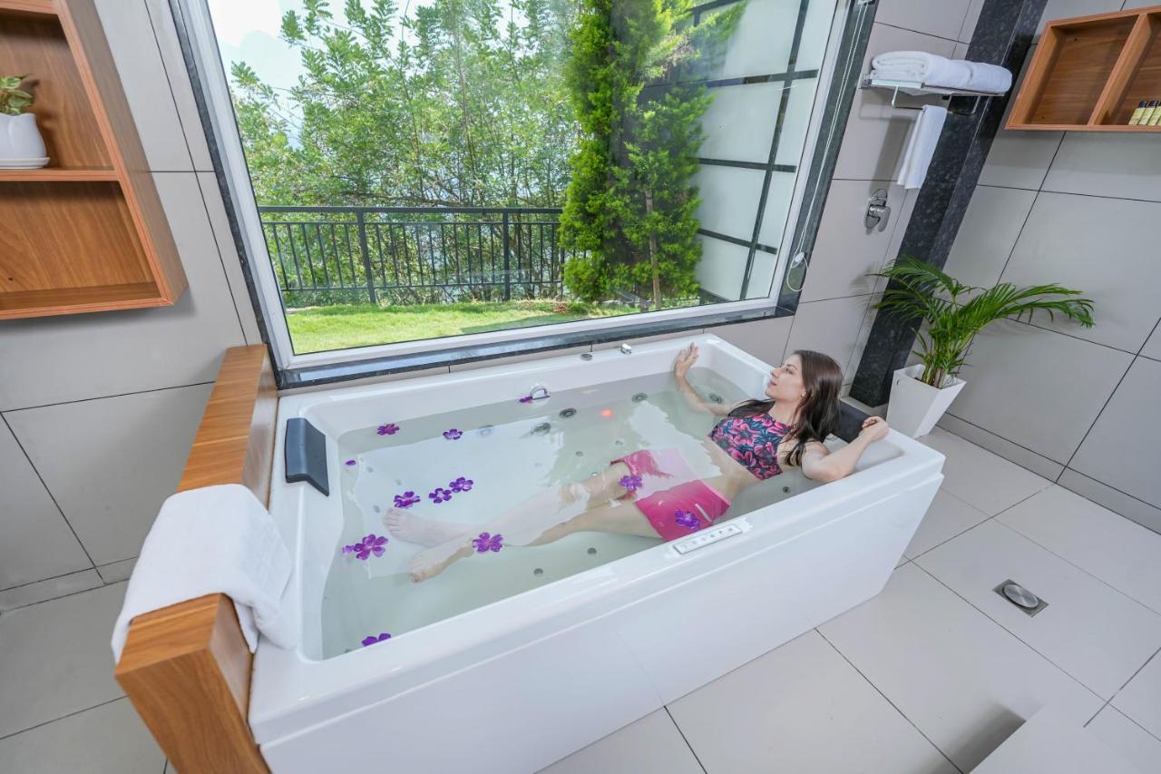 Timeless Jacuzzi Suite with 10% off on 1 session of 60 mins couple's Spa, Complimentary Hi-Tea, Early Check-In upto 2 hours (subject to availability)