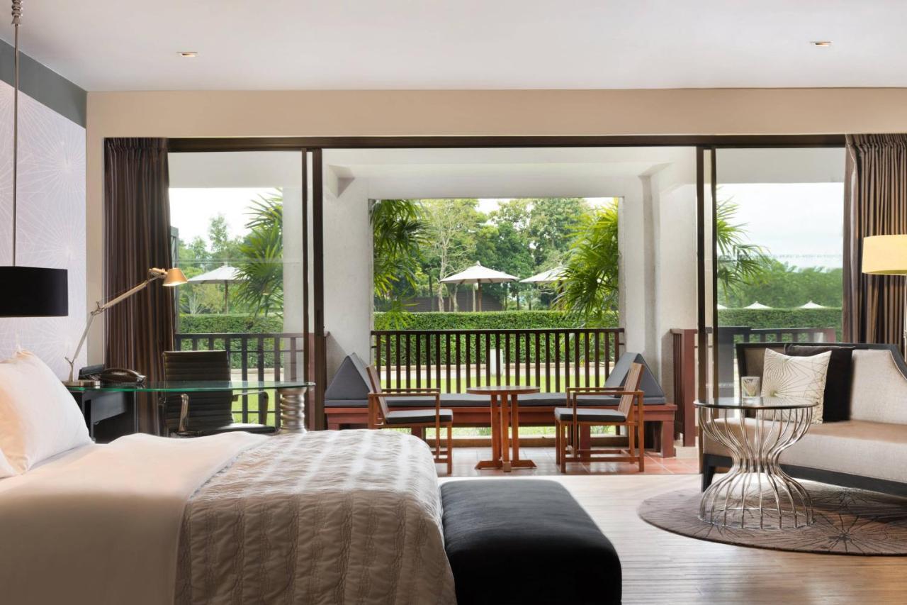 Grande Deluxe Terrace, Larger Guest room, 1 King, Balcony