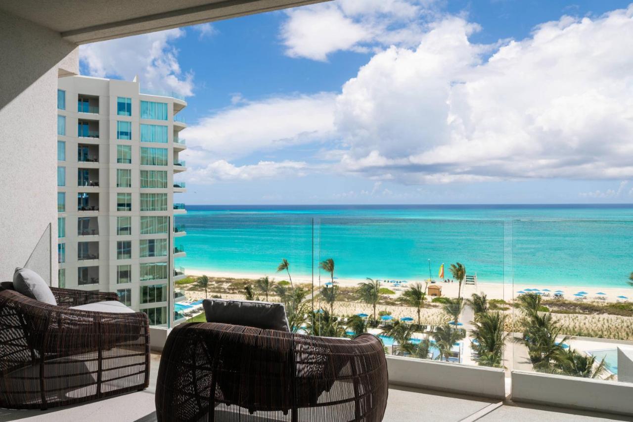 Club level, Deluxe Guest room, 2 Queen, Oceanfront, Balcony