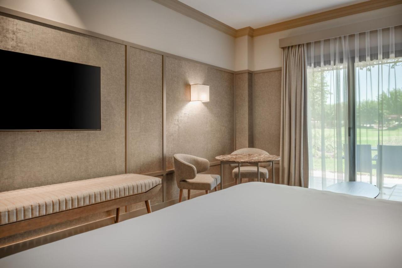 Deluxe Zimmer mit Kingsize-Bett und Terrasse