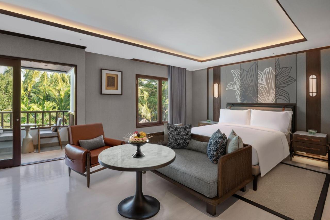 Deluxe Studio, Larger Guest room, 1 King, Balcony with Free Daily Activity