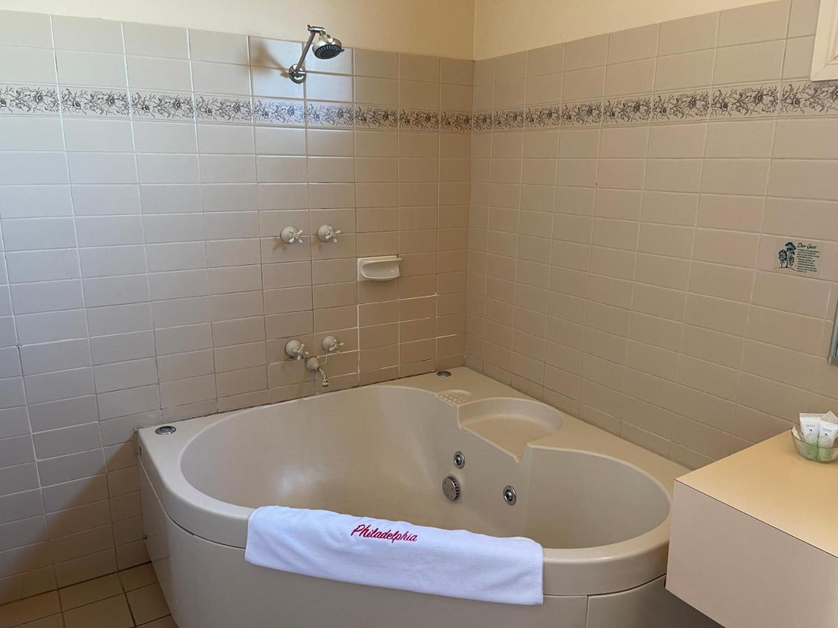Queen Room with Spa Bath