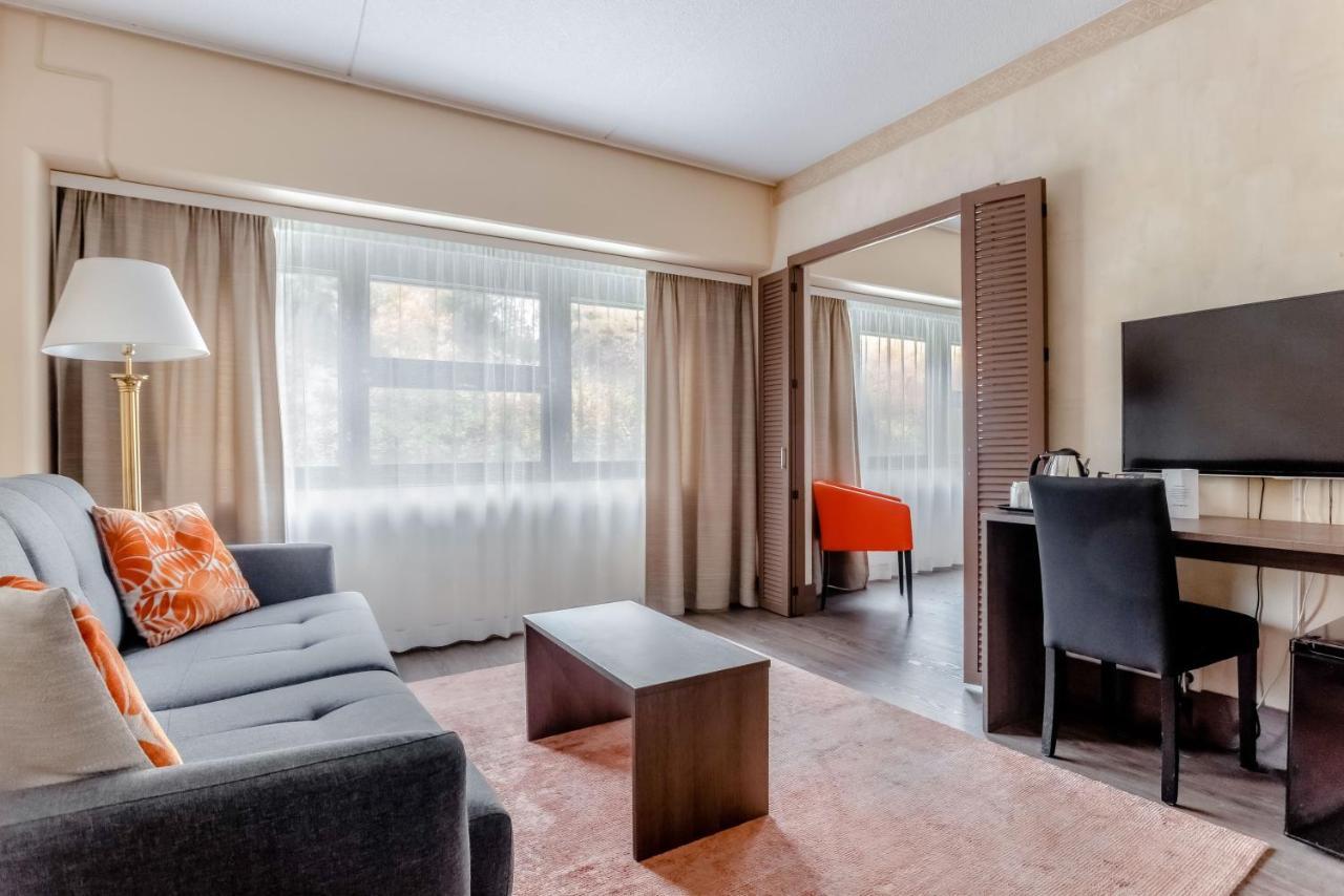 Family Room,1351378879:JPEG