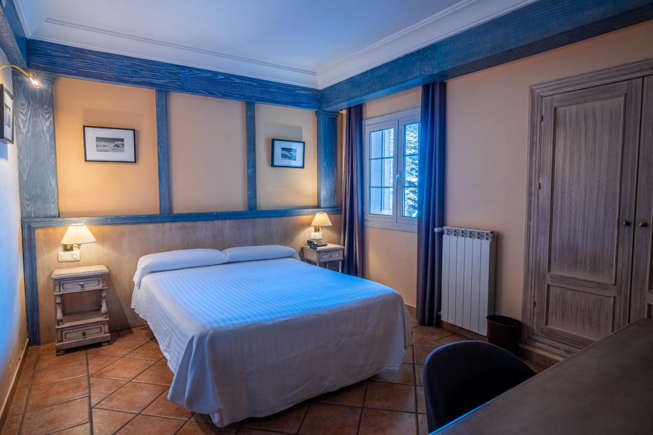 Twin Room (1 Adult + 1 Child)