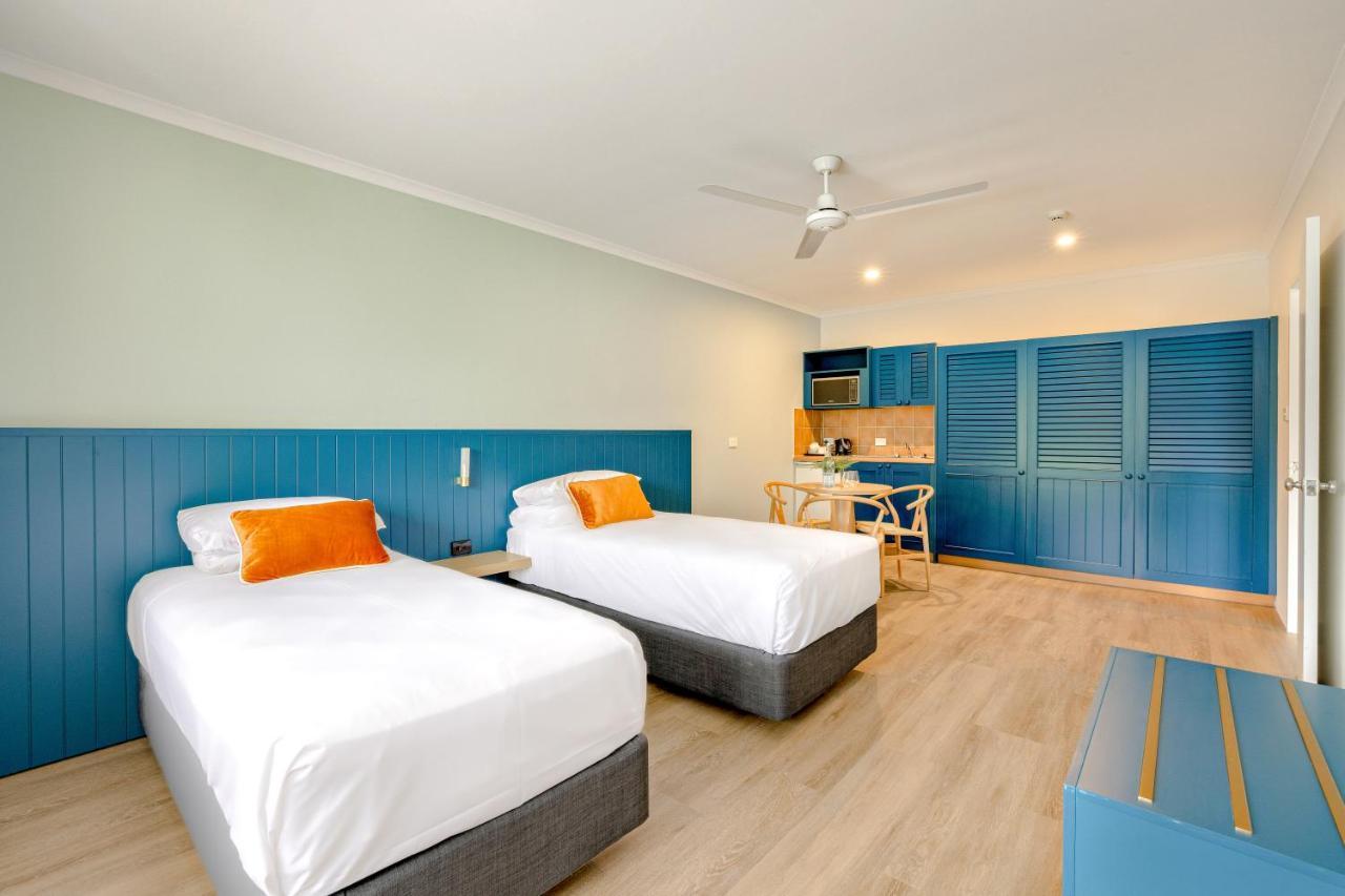 Family Room with One Queen and Two Twin Beds