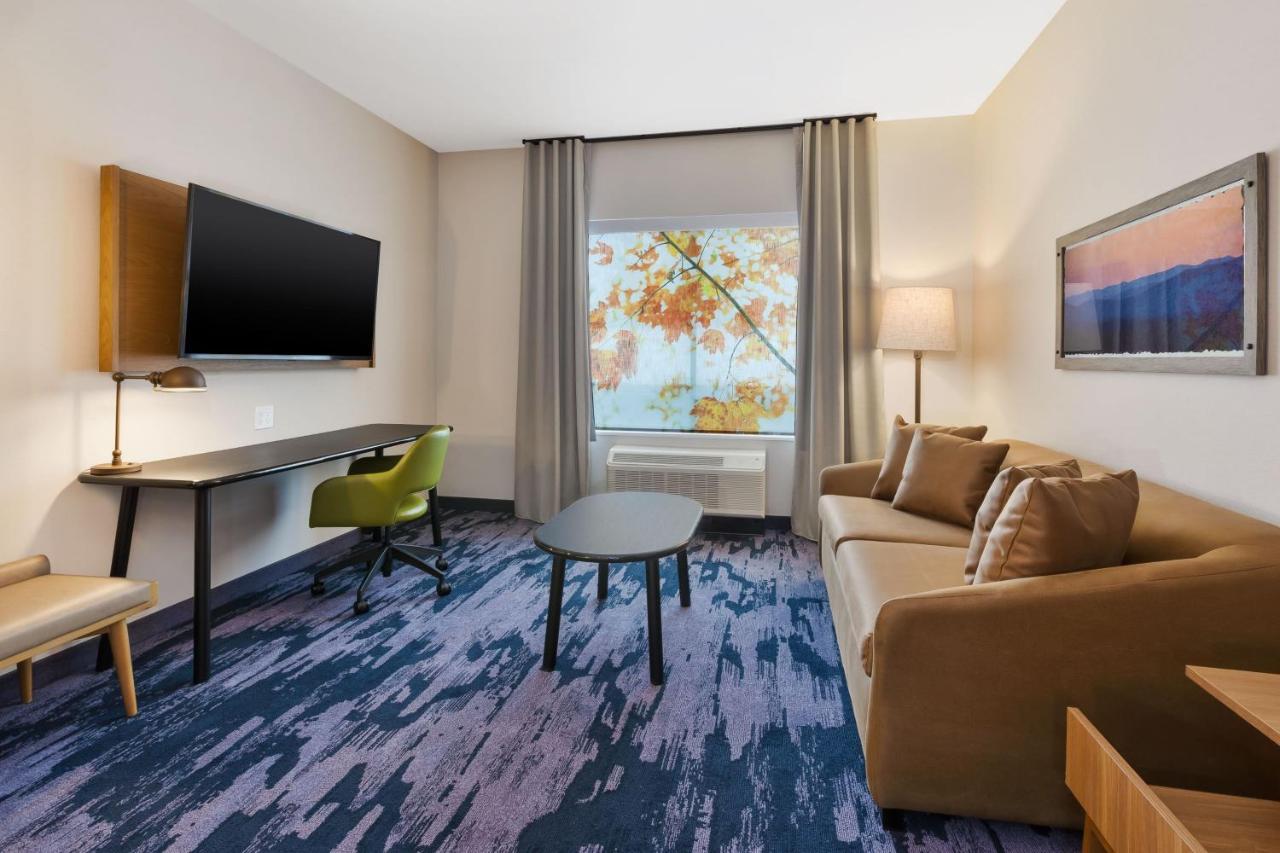 King Suite with Sofa Bed - Hearing Accessible