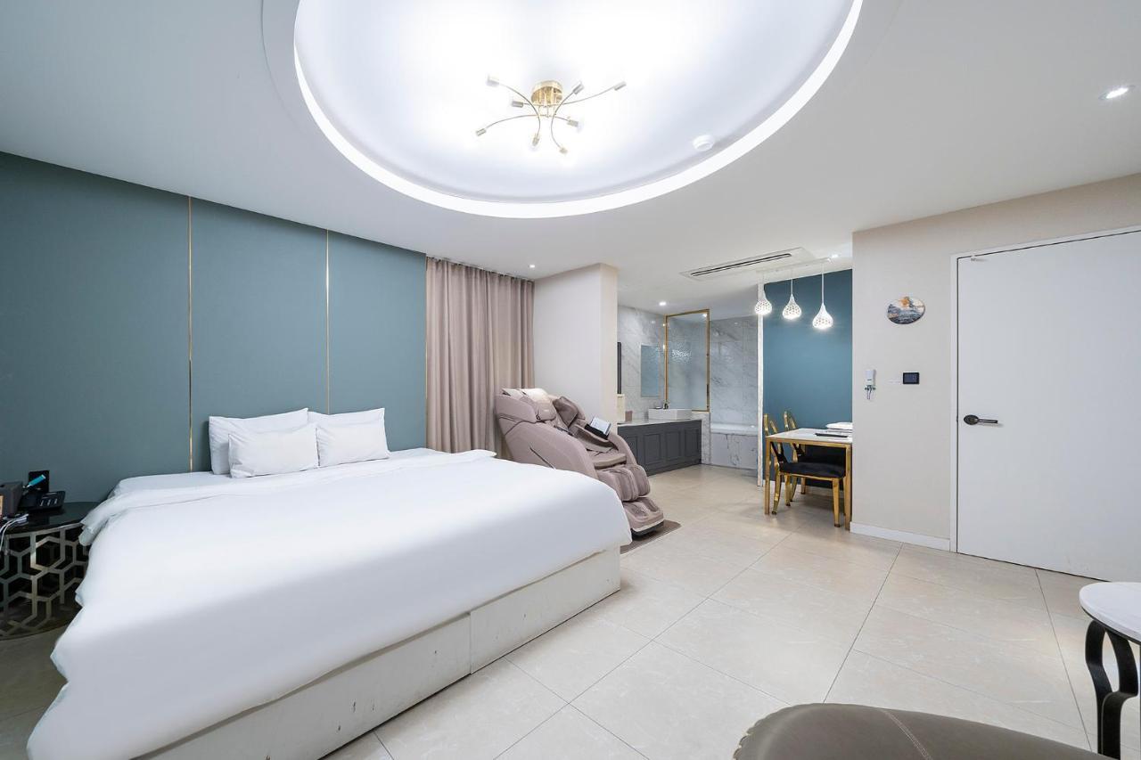 Premium King Room