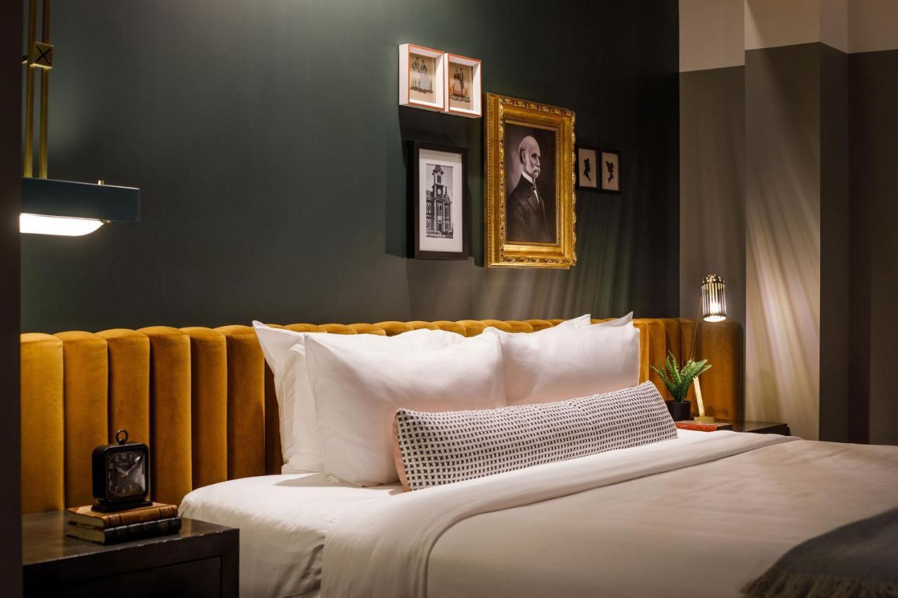 One-Bedroom Corner King Suite with Sofa Bed