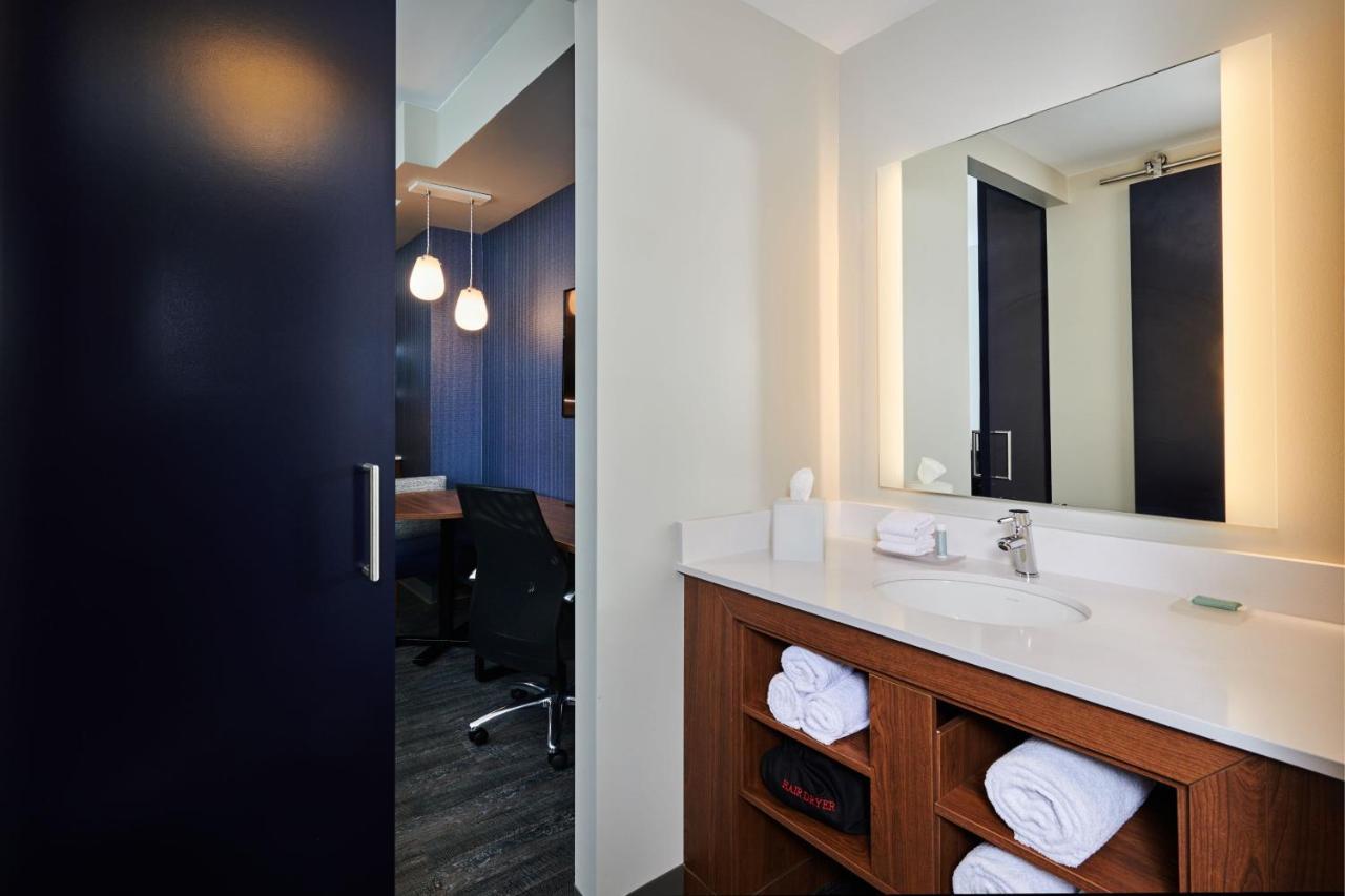 1 Bedroom Suite with 1 King Bed, Sofa bed, Bay View
