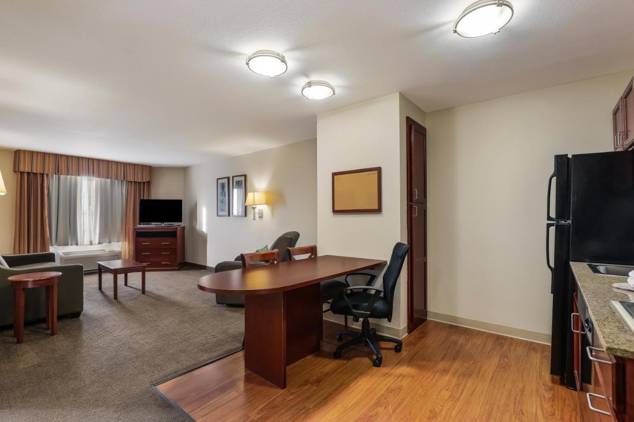 Efficiency King Suite with Sofa bed - Non Smoking/Interior Hall