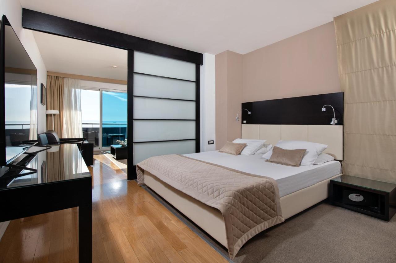 Comfort Suite with Balcony and Sea View,1356478631:JPEG