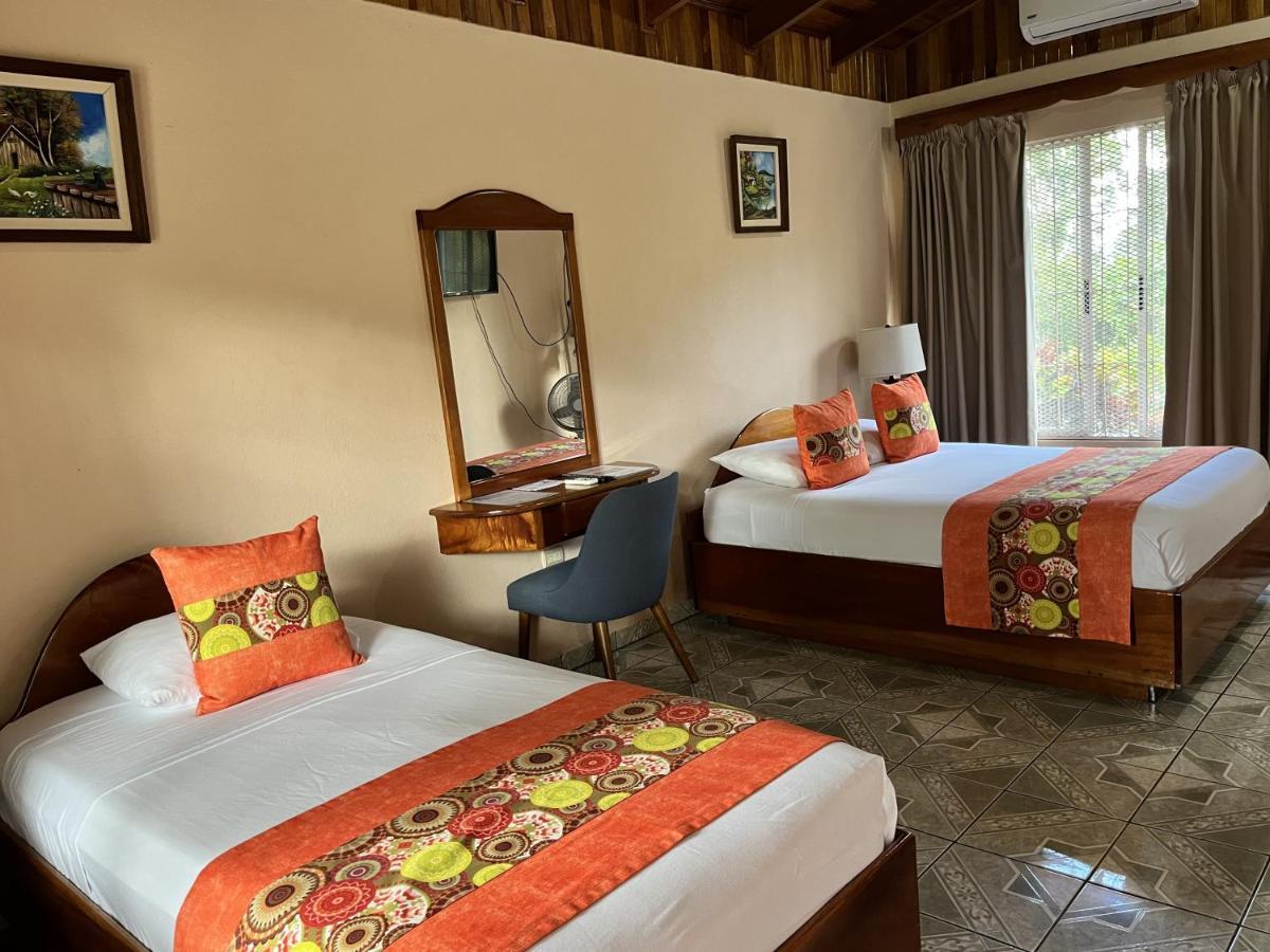 Quarto com Cama de Casal ou 2 de Solteiro