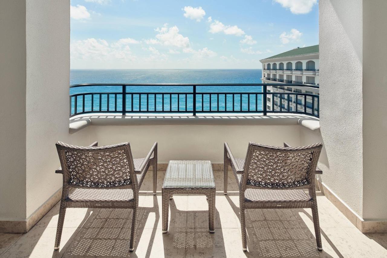 Club Level Premium Ocean View Deluxe King Balcony