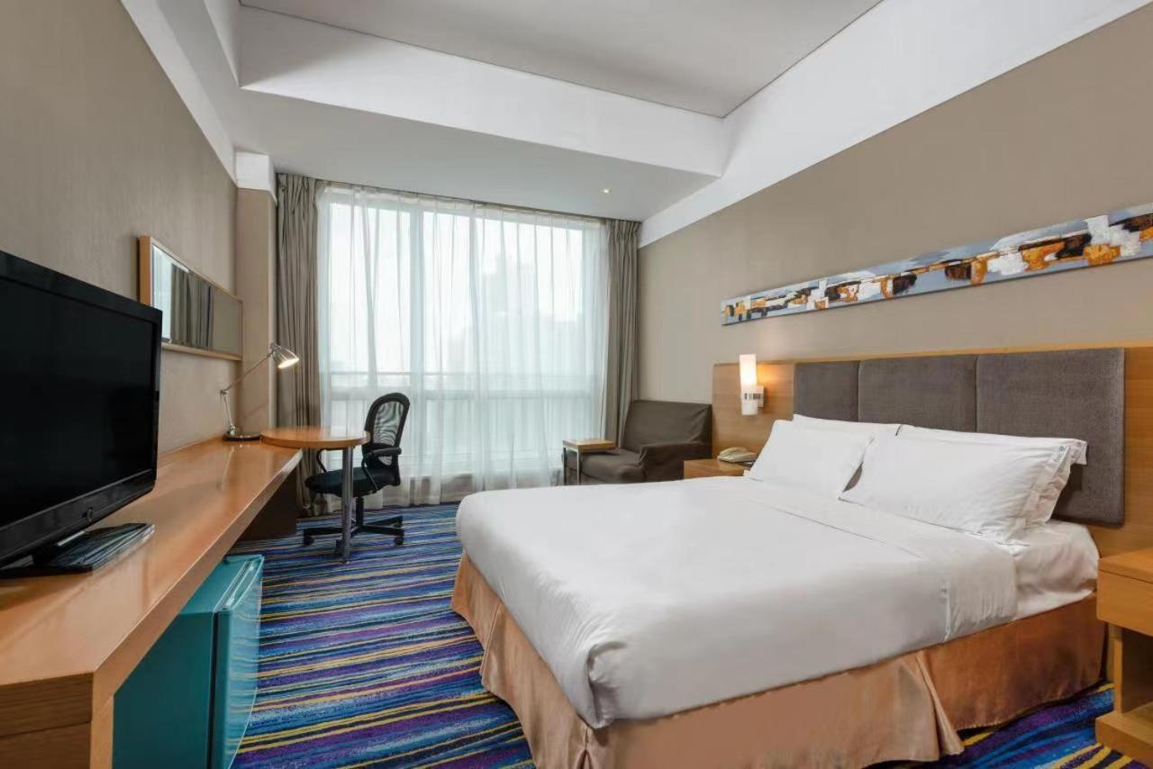 Standard King Room with City View