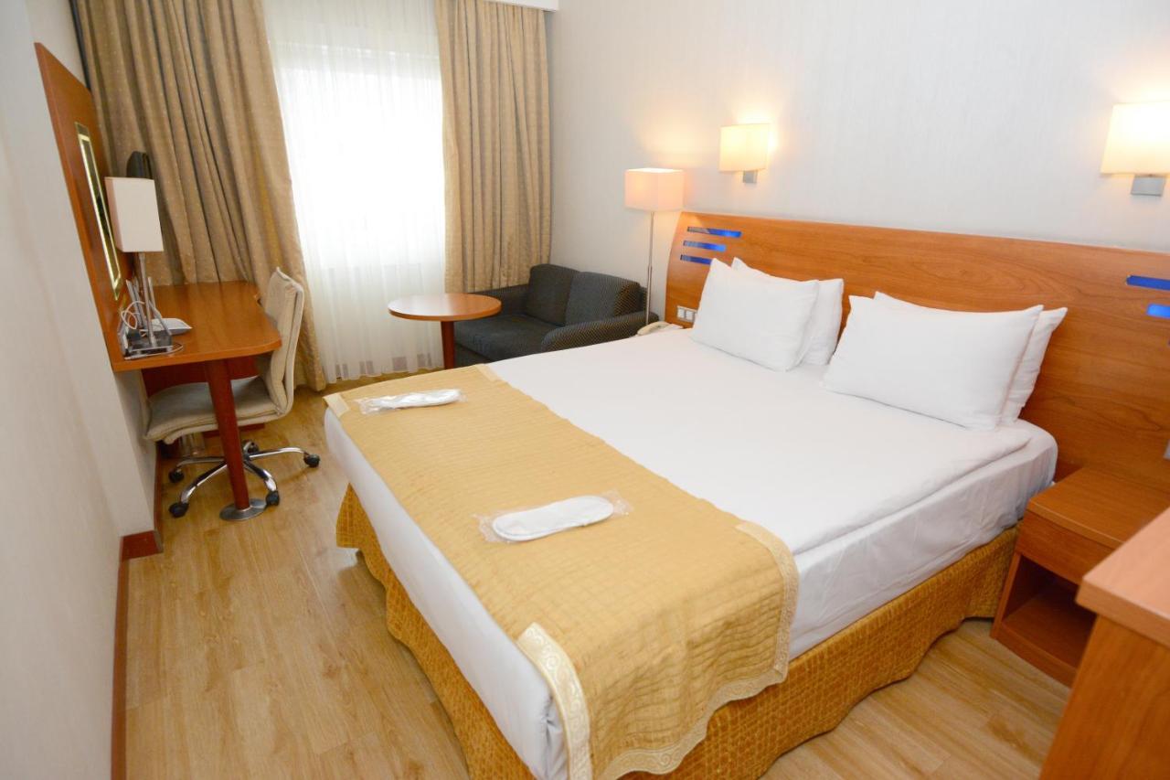 Standard Queen Room