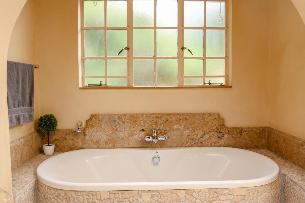 Comfort Queen Room