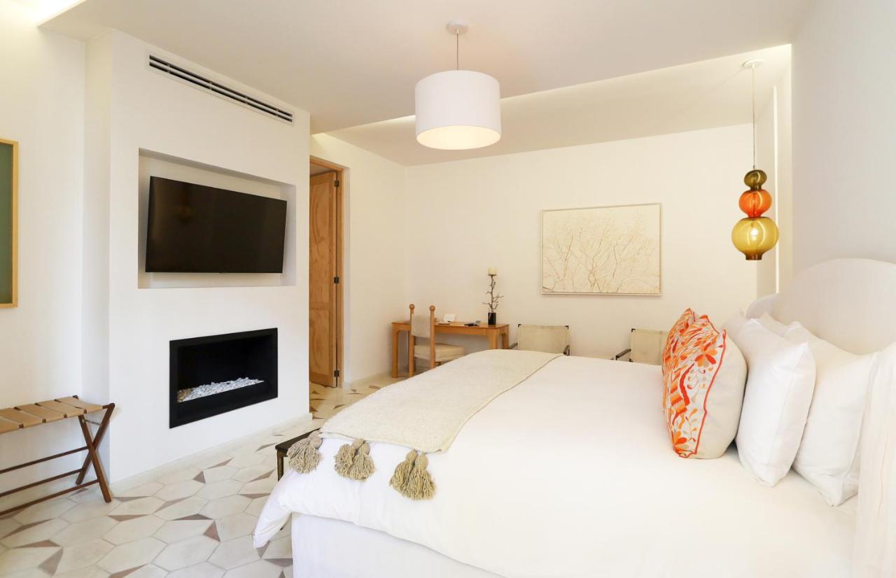 Master Suite King with bathtub