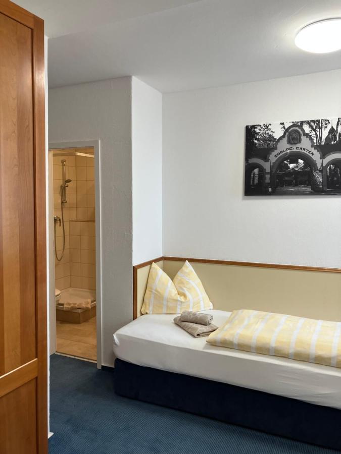 Triple Room,1554999061:JPEG