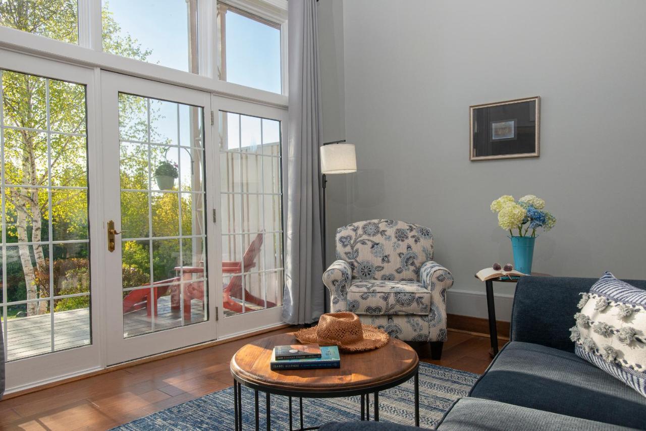 Suite with Lake View