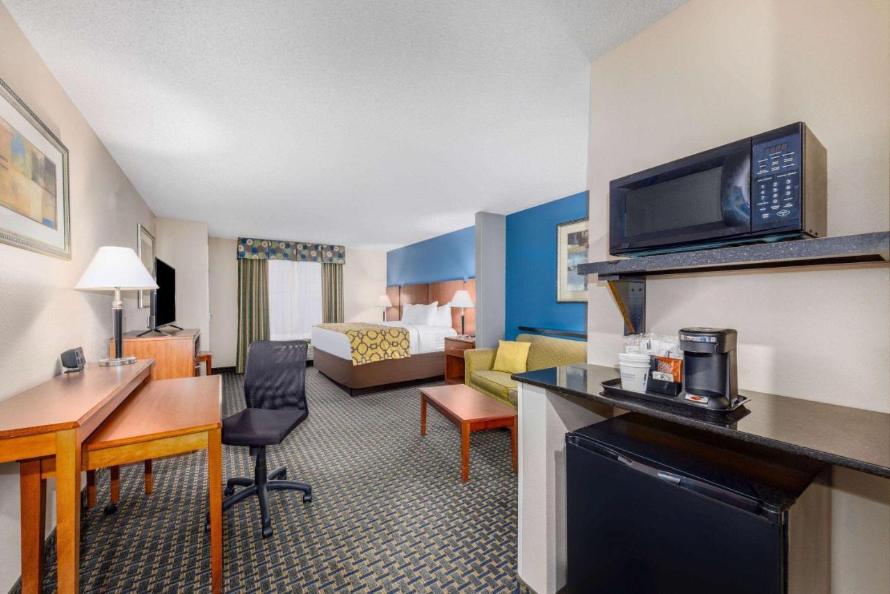 1 King Bed, Mobility Accessible Suite, Bathtub w/ Grab Bars, Non-Smoking
