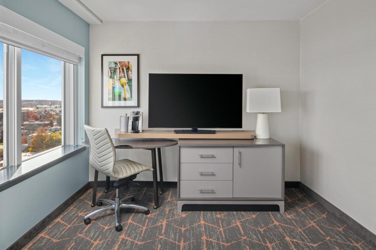 Premium Corner King Room with Sofa Bed and Bay View