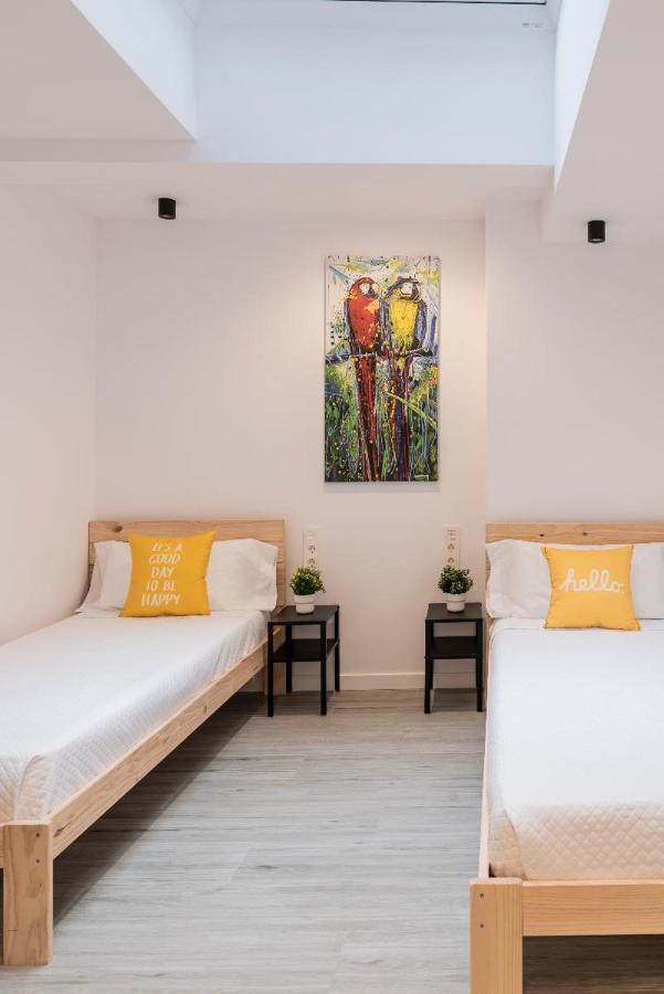 Tweepersoonskamer met 2 Aparte Bedden en Eigen Badkamer