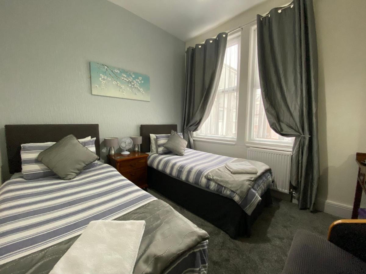 Quarto com 2 Camas de Solteiro