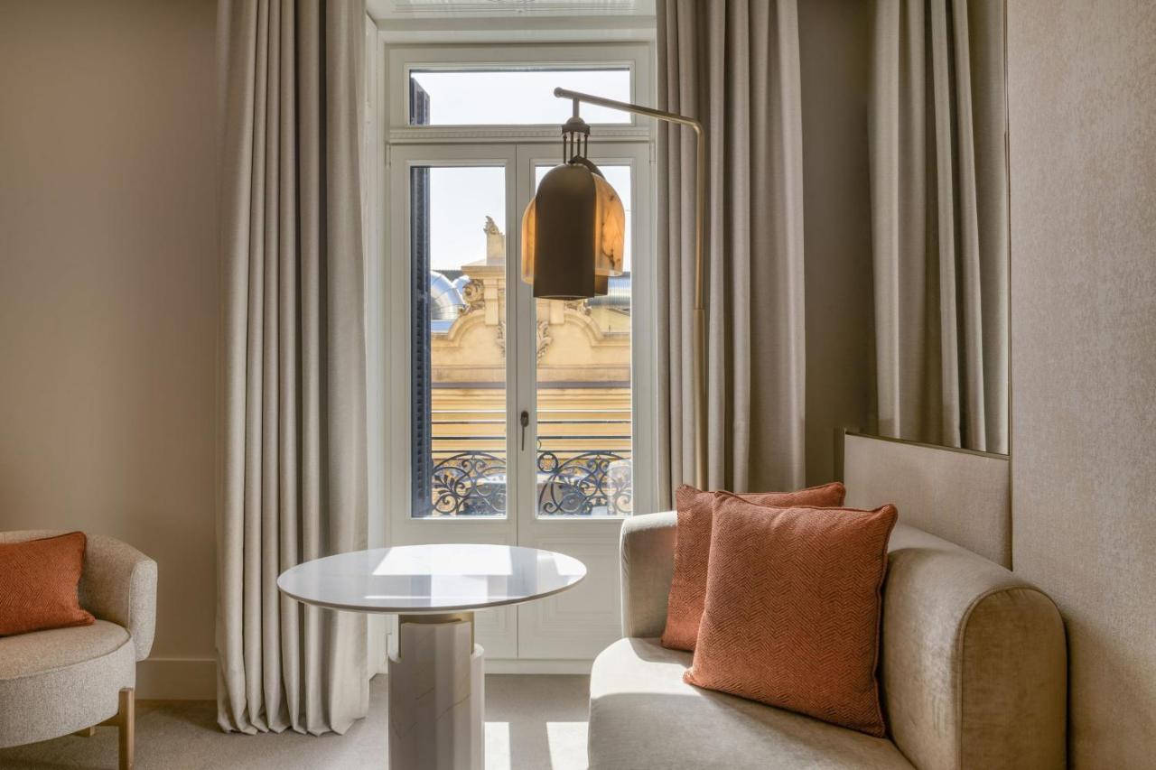 Deluxe King Room City View Balcony