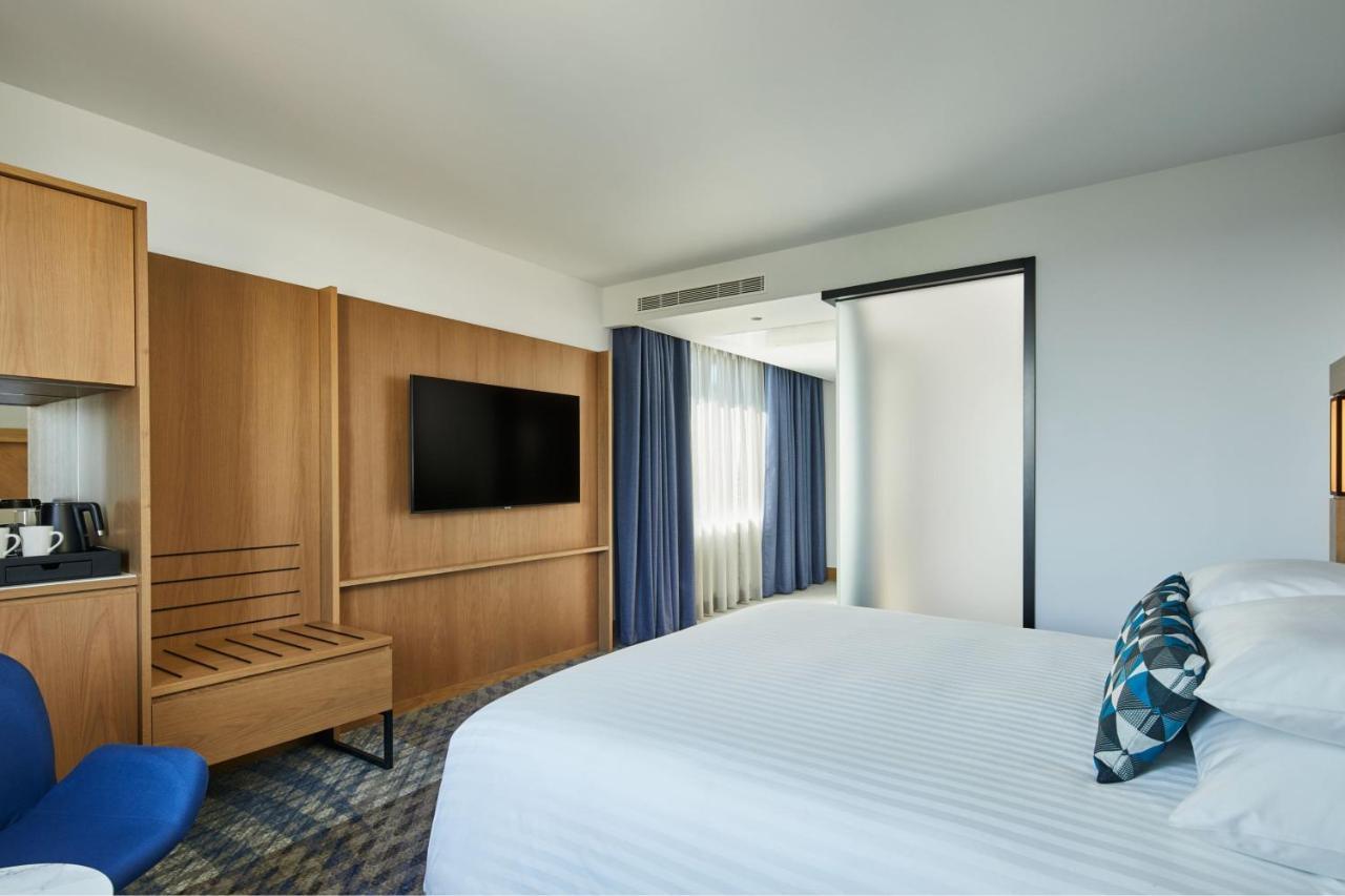 Superior King Room,1356341657:JPEG