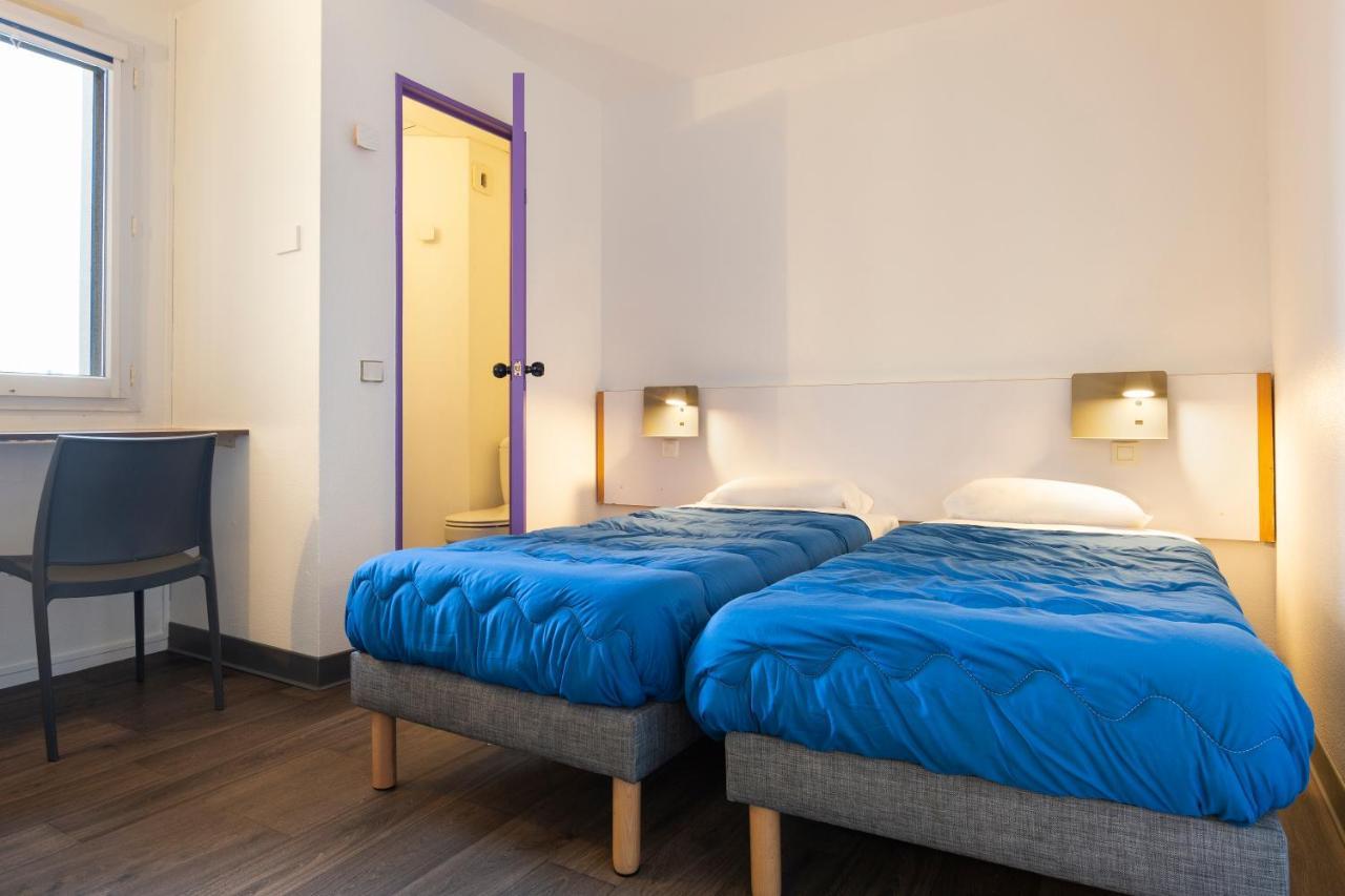 Twin Room (with shared shower cabin)