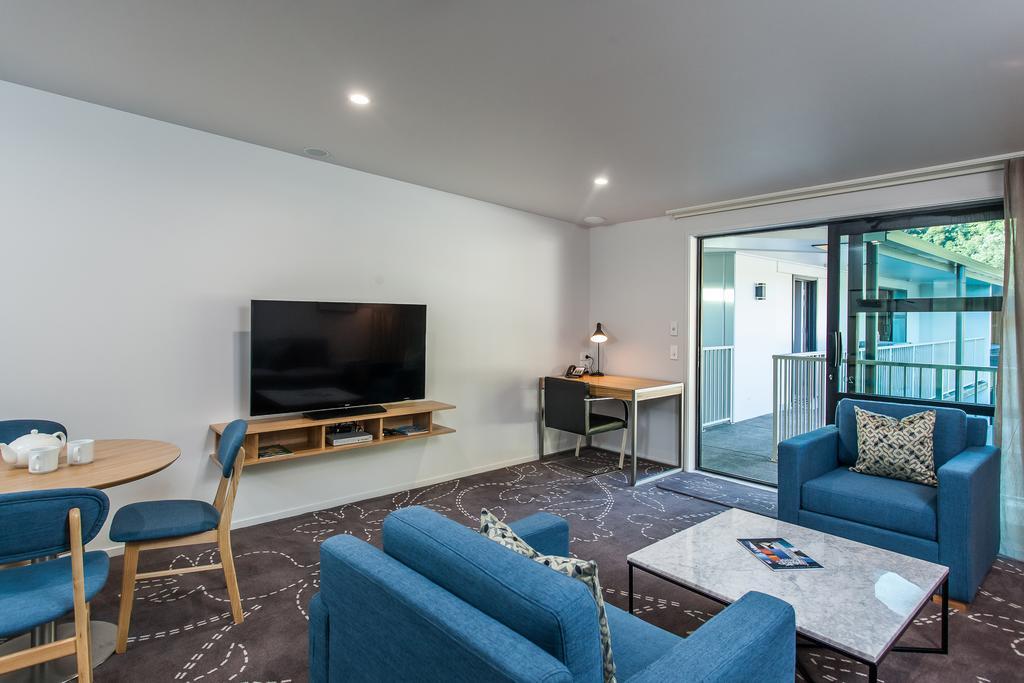 Two-Bedroom Deluxe Suite with Spa Bath