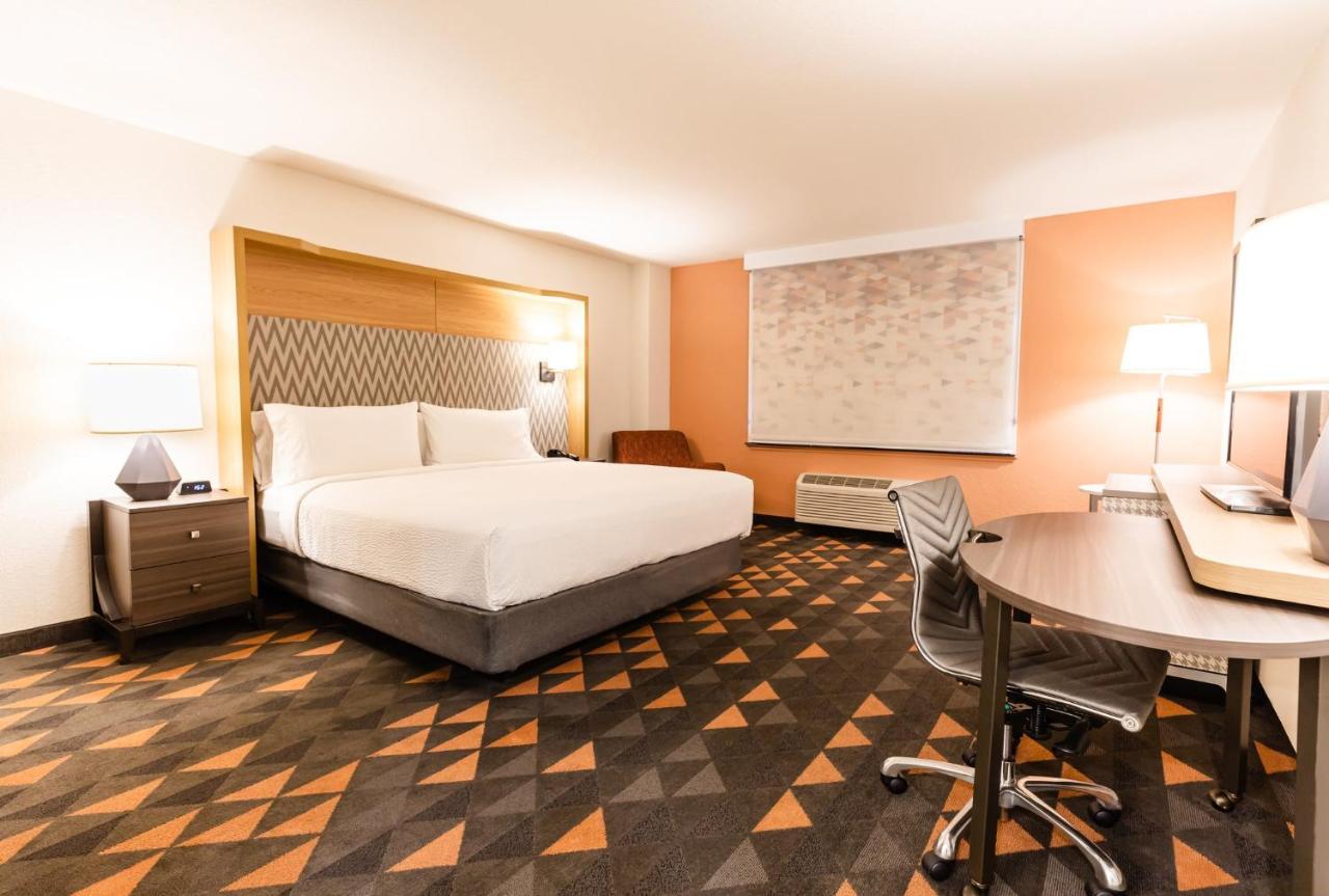 King Room with Bath Tub - Disability Access