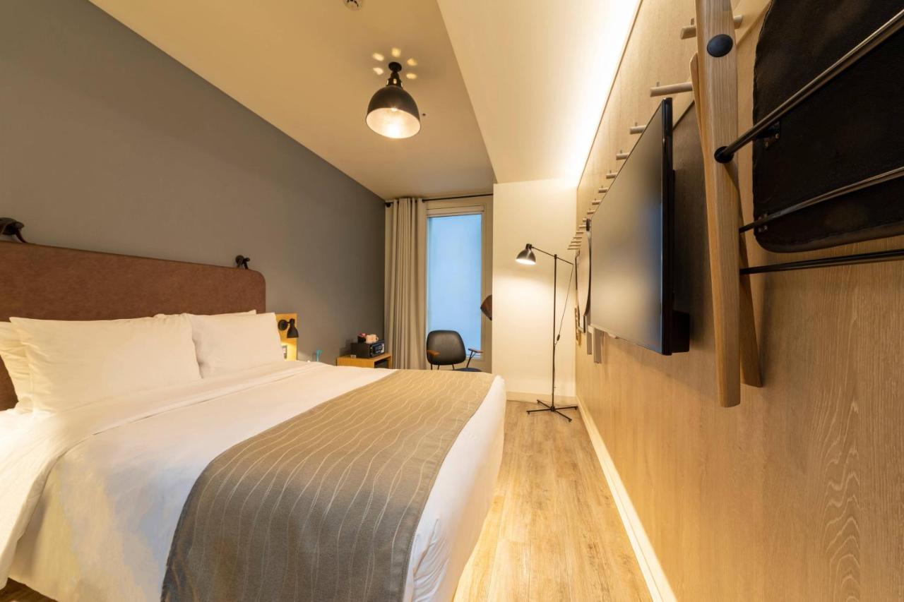 Moxy Sleeper Queen Room,1592938919:JPEG